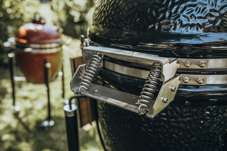 Grill ceramiczny Monolith JUNIOR PRO SERIES 2.0, czarny, ruszt 33.